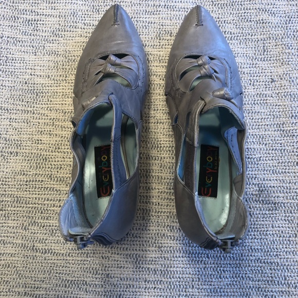 AZ Moda  Beautiful Soft Gray Leather Ankle Booties - Picture 5 of 6